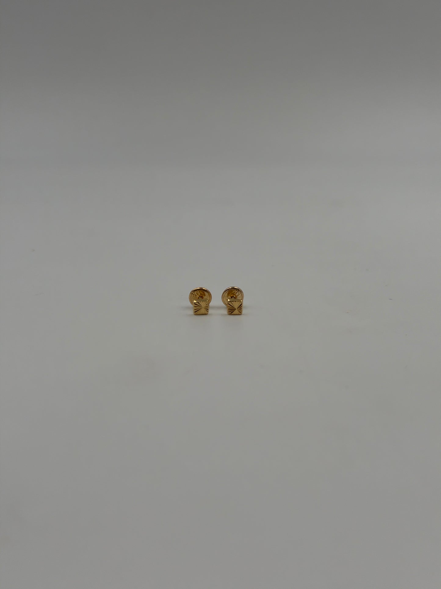 Topos cuadrado diamantado Oro amarillo 18k 0,49 Gr / 4,05 mm