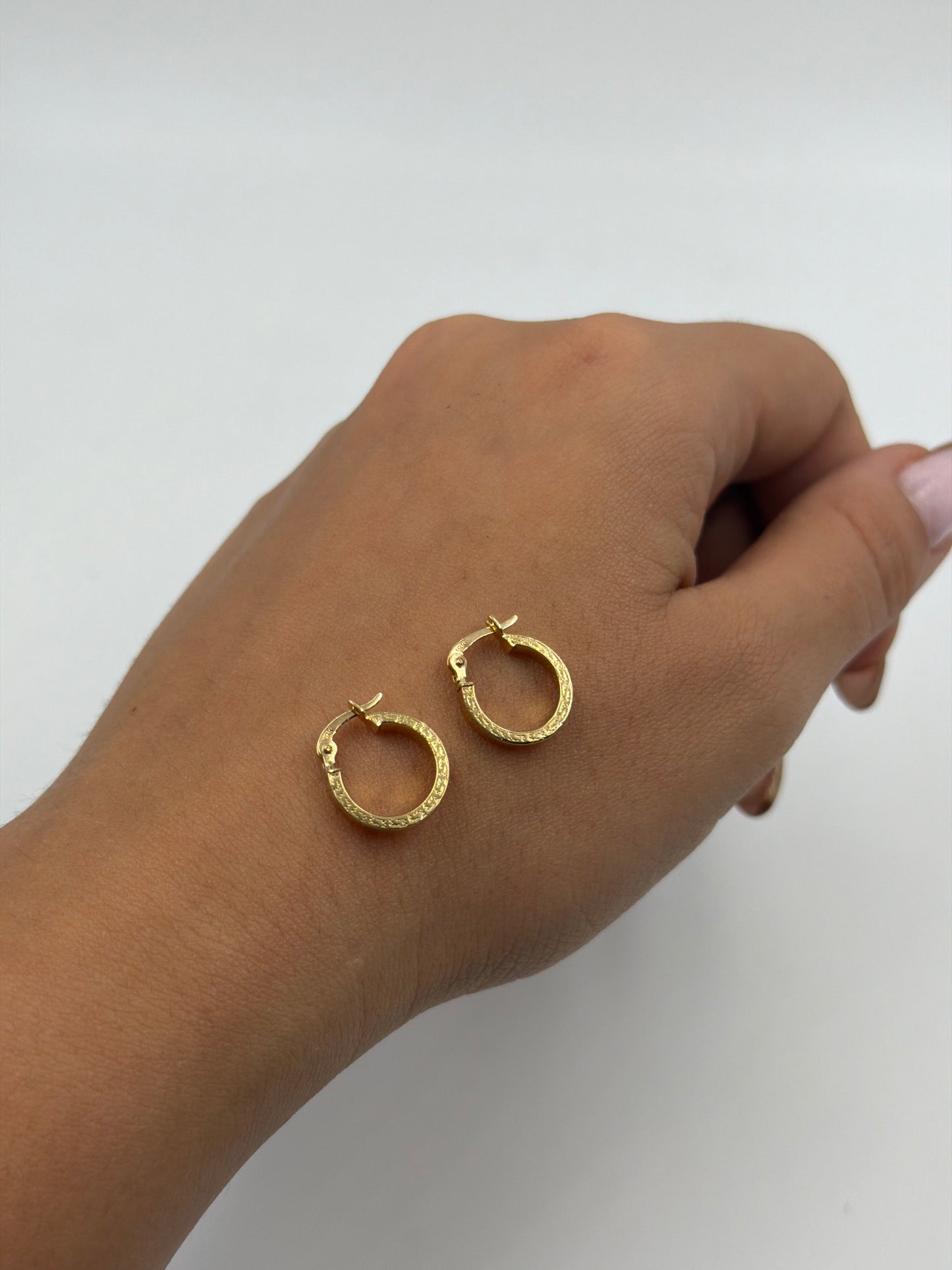 Candonga lisa Oro amarillo 18k 1,18 Gr / 1,2 Cm