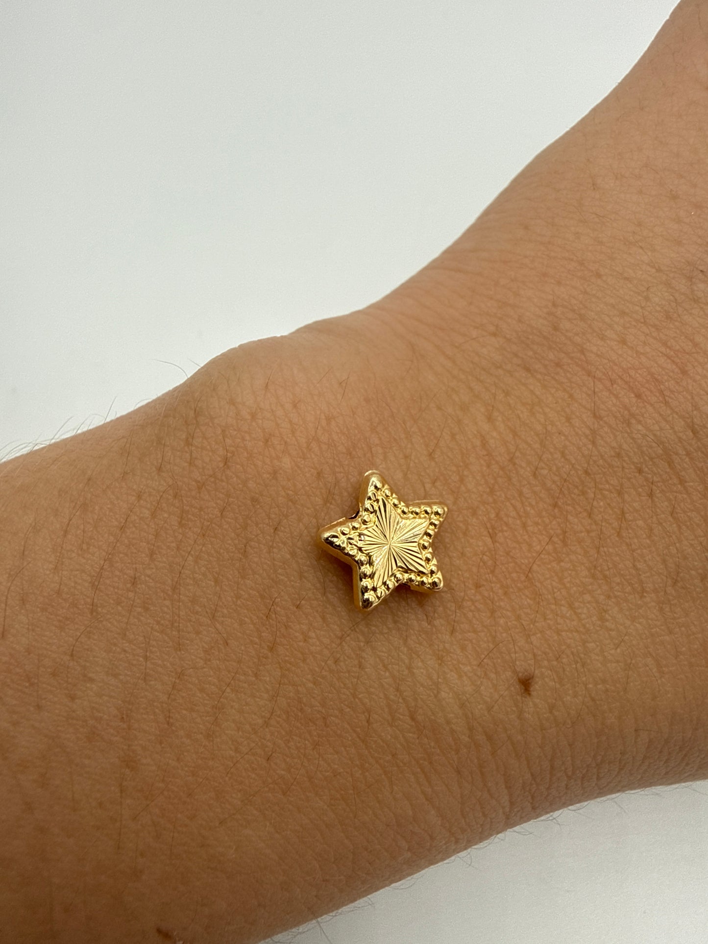 Herraje Estrella Diamantada Oro amarillo 18k 0,28 Gr / 1 Cm