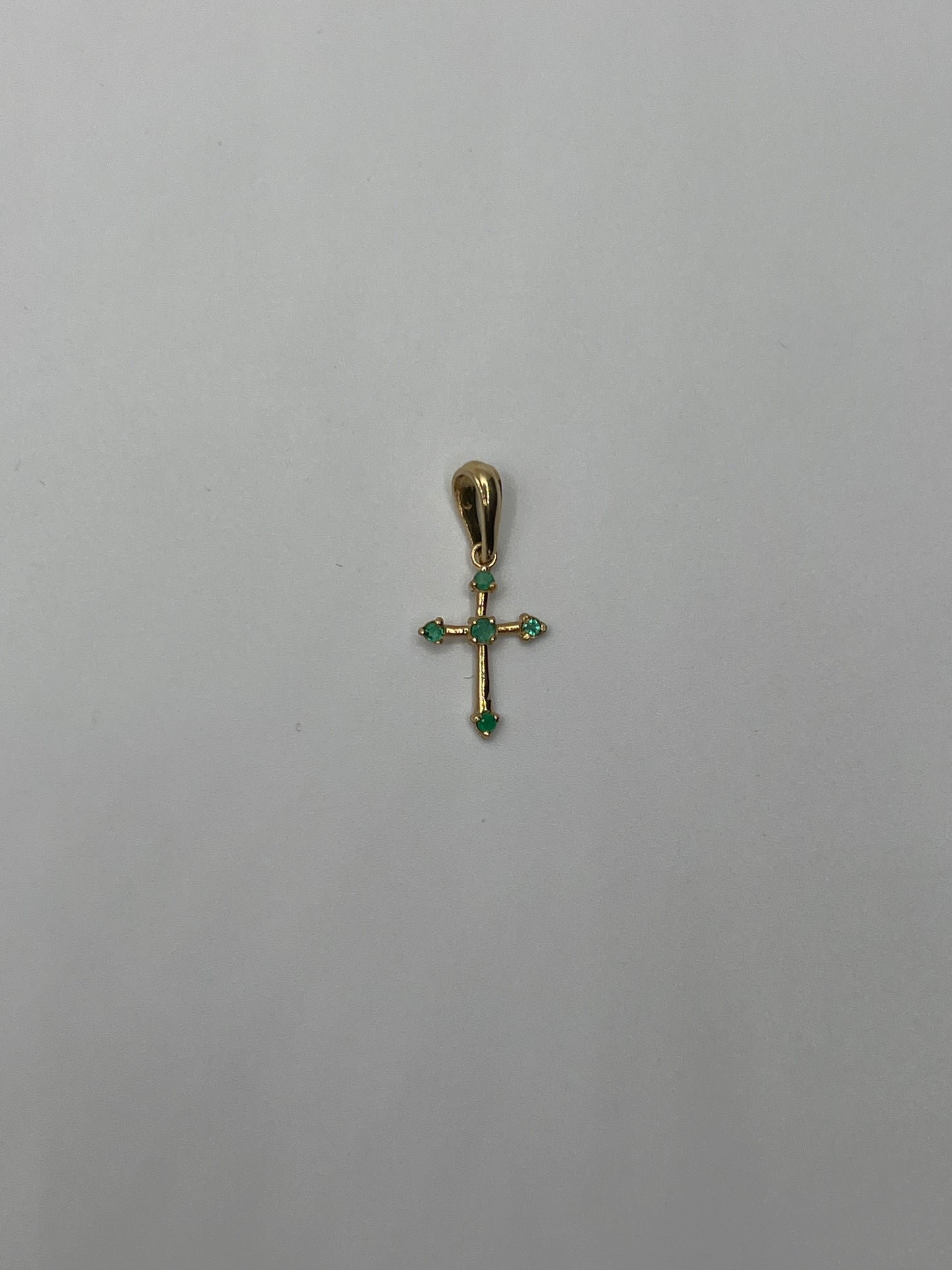 Dije cruz esmeralda oro amarillo 18k / 0.54gr (joya)