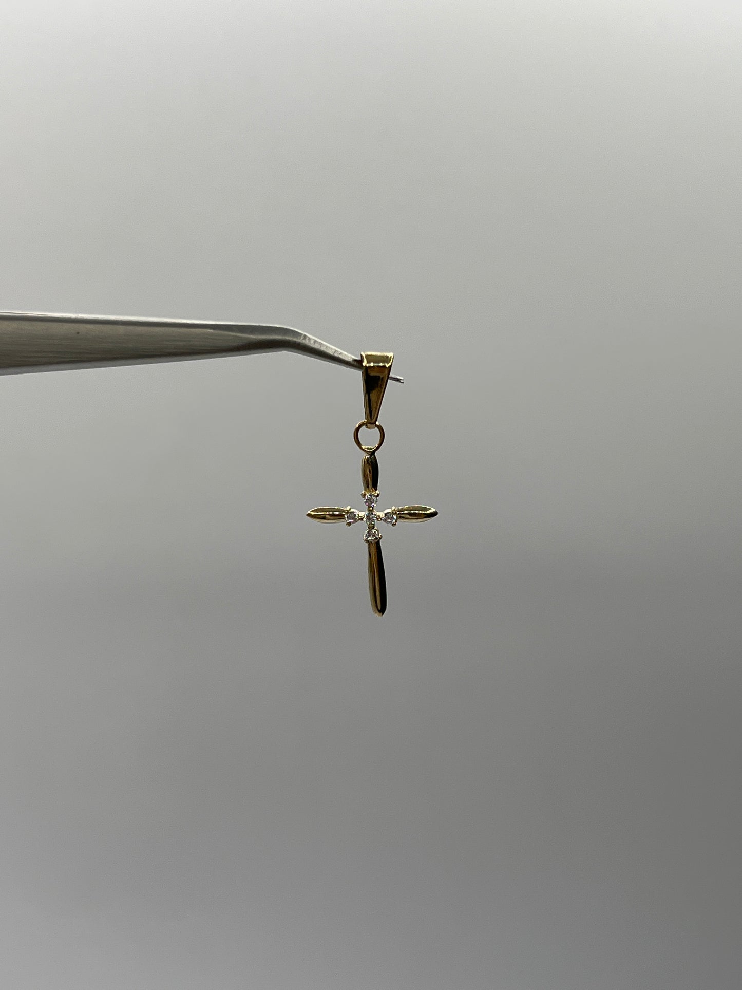 Dije Cruz Circon Blanco Oro amarillo 18k 0,57 Gr / 14,40 mm / 2,2 Cm
