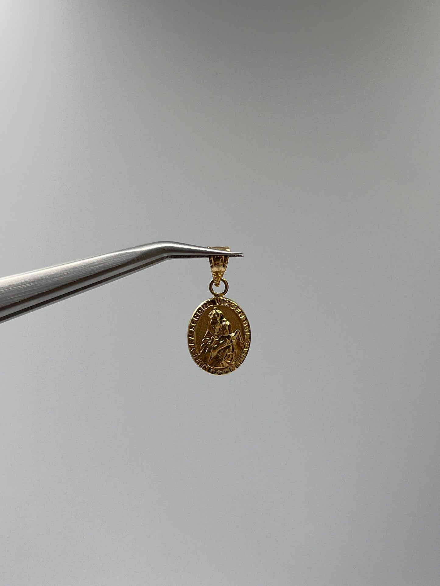 Dije Virgen Del Carmen Oro amarillo 18k 0,88 Gr / 11,2 mm / 1,3 Cm