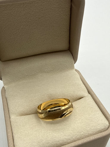 Anillo Matizado Oro amarillo 18k / Talla 9 1/4 / 2,40 Gr / 6,1 mm