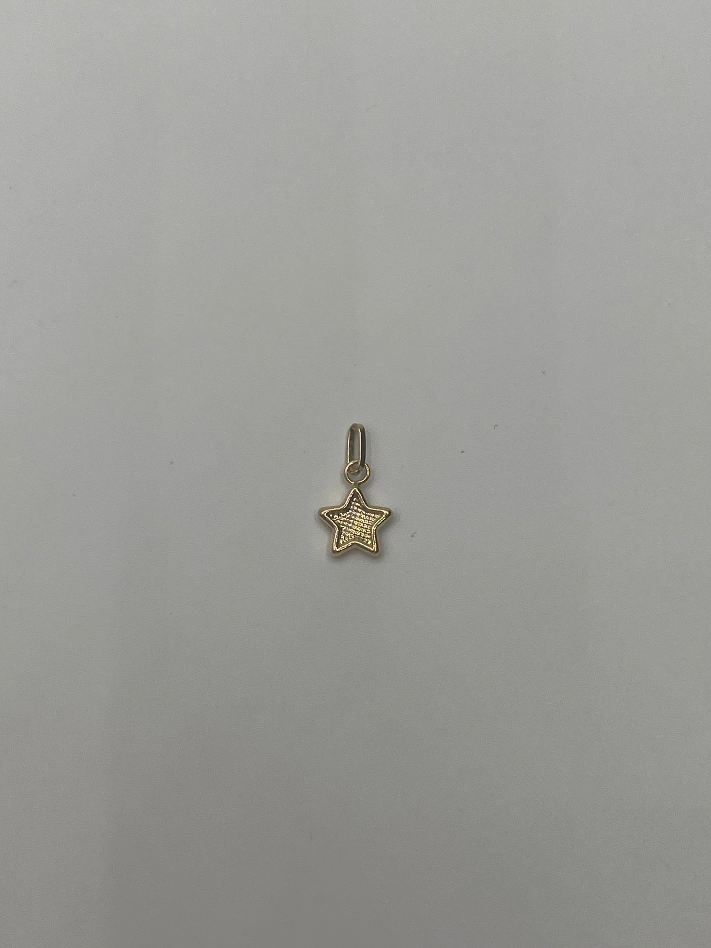 Dije Estrella Diamantada Oro amarillo 18k 0,28 Gr / 7,6 mm / 0,7 Cm