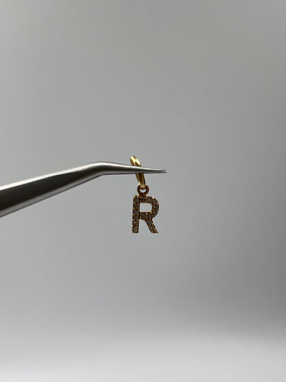 Dije Letra R Circon Blanco Oro amarillo 18k 0,53 Gr / 5,6 mm / 0,8 Cm