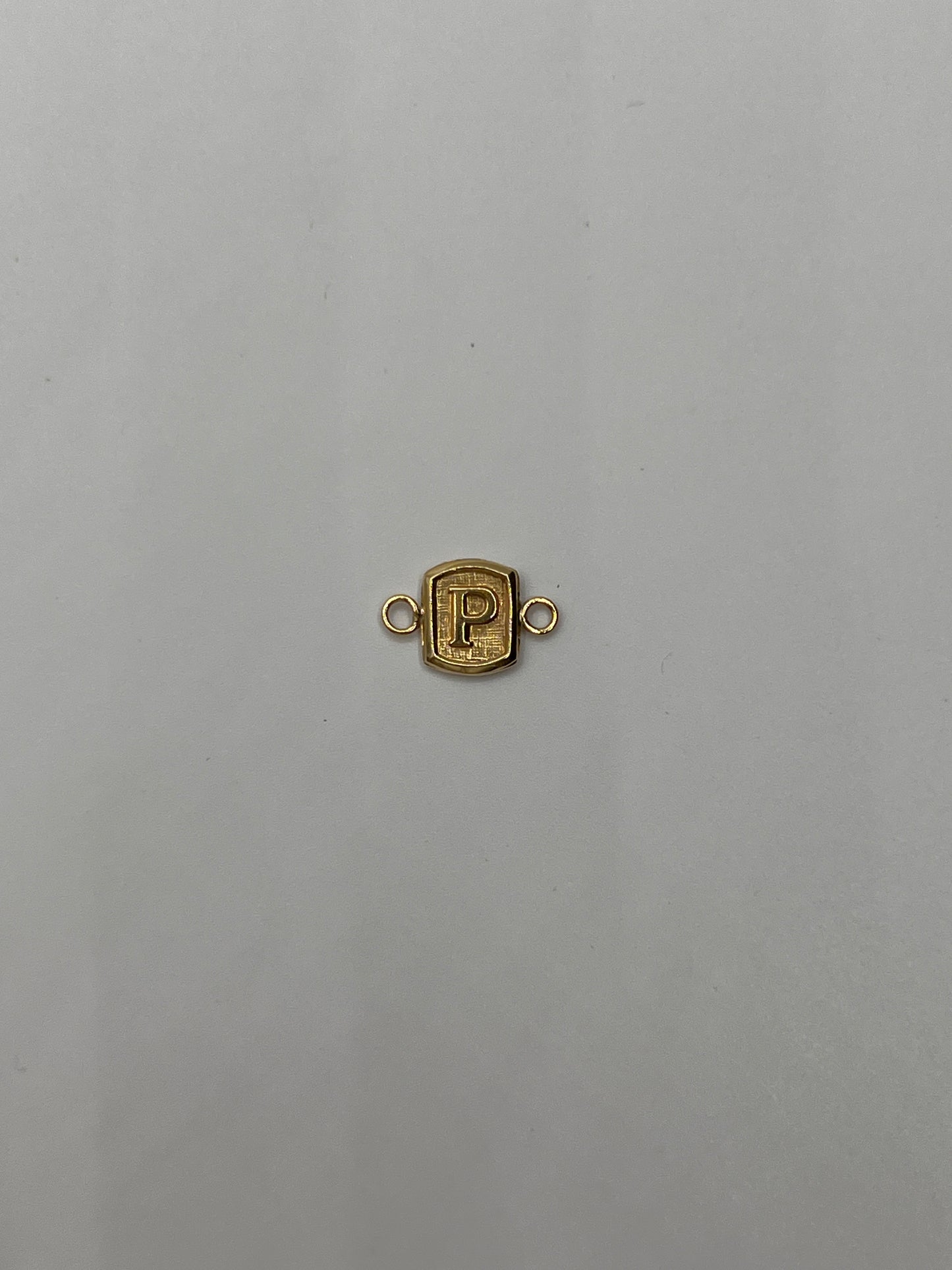 Herraje Letra R Oro amarillo 18k 0,29 Gr / 0,8 Cm