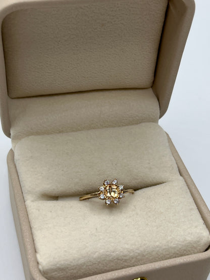 Anillo 15s flor circon blanco Oro amarillo 18k / Talla 6 / 1,33 Gr / 8,30 mm