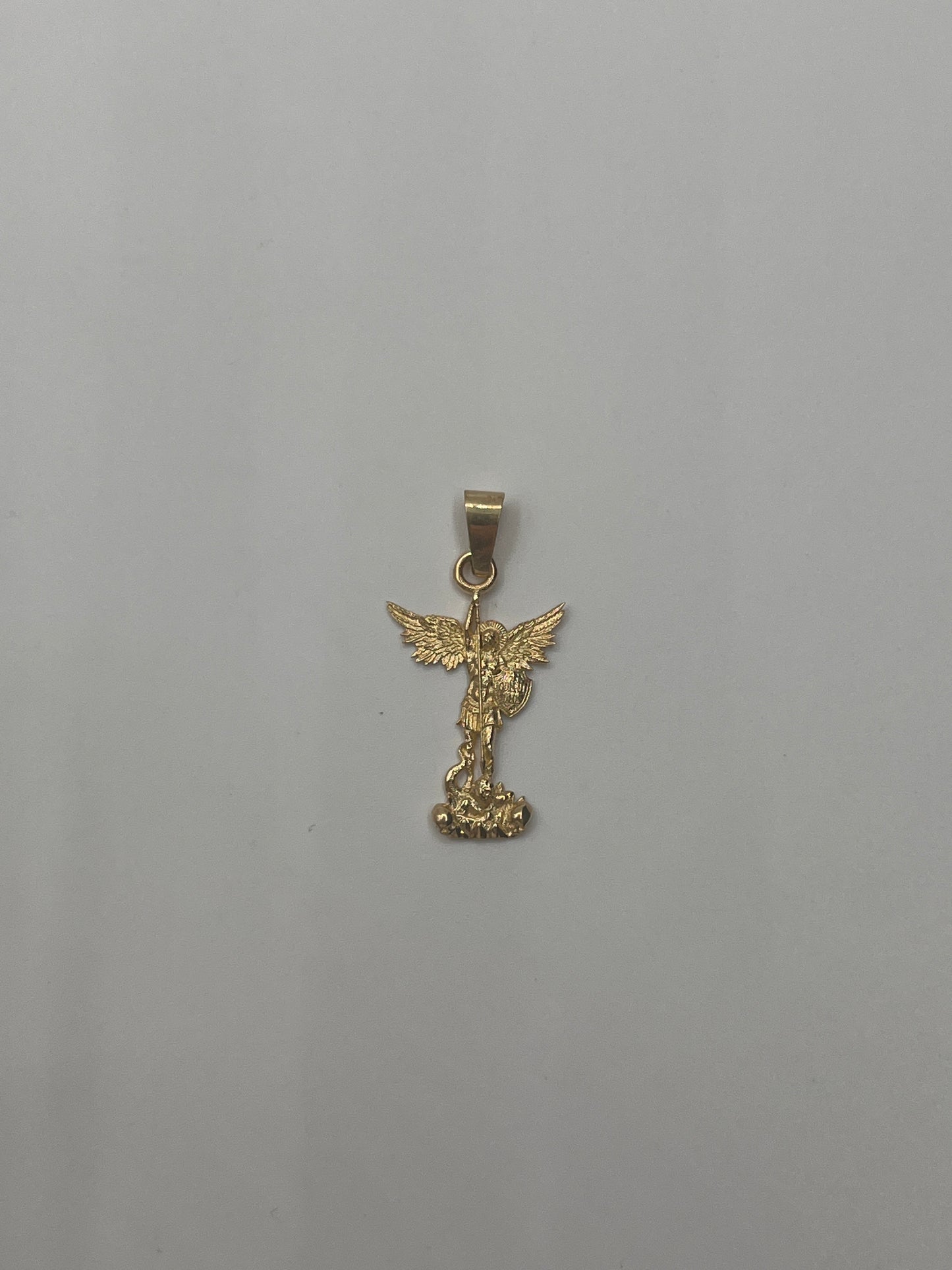 Dije Arcangel San Miguel Oro amarillo 18k 0,96 Gr / 13,6 mm / 1,9 Cm
