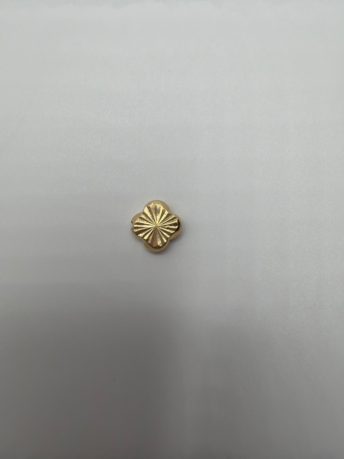 Herraje Trebol Diamantado Oro amarillo 18k 0,29 Gr / 1 Cm