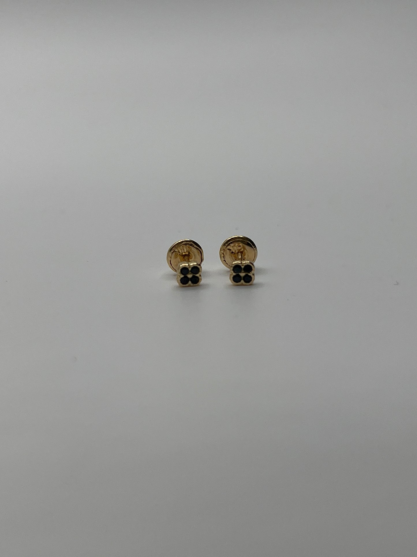 Topos Trebol Circon Negro Oro amarillo 18k 0,70 Gr / 4 mm