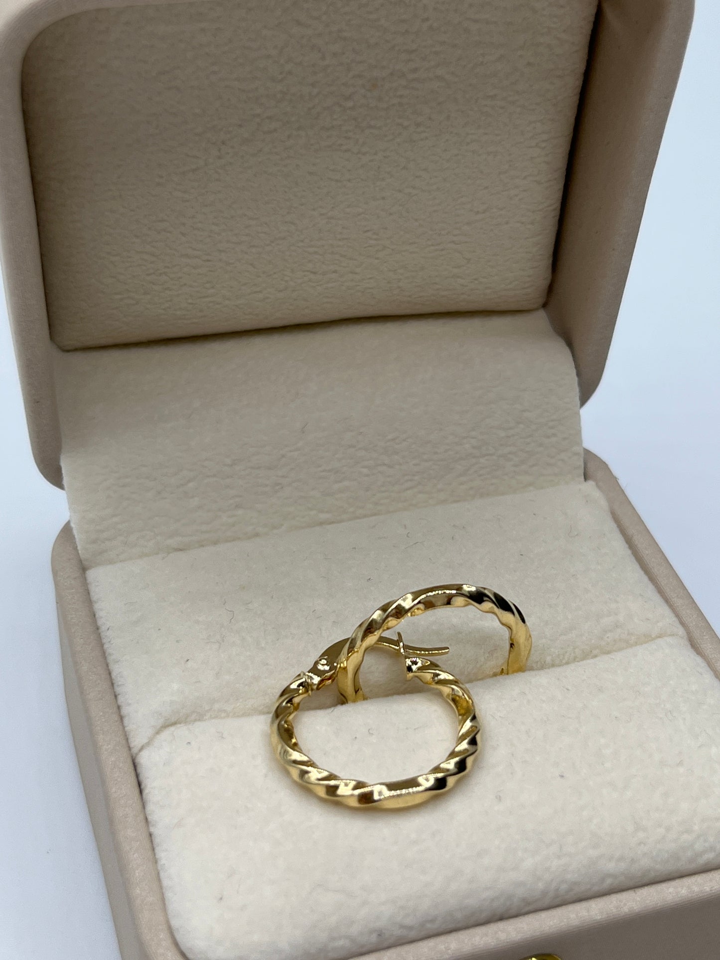 Candonga Entorchada Oro amarillo 18k 1,42 Gr / 1,8 Cm