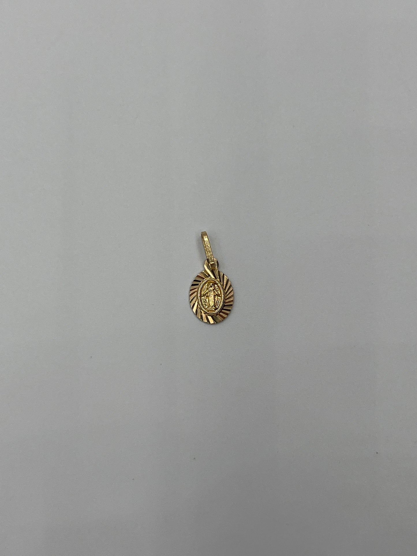 Dije Virgen Milagrosa Oro amarillo 18k 0,45 Gr / 7 mm / 1,1 Cm