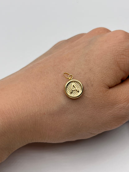 Dije Letra A Oro amarillo 18k 0,51 Gr / 10 mm / 1 Cm