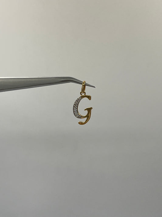 Dije Letra G Circon Blanco Oro amarillo 18k 0,92 Gr / 10,30 mm / 1,8 Cm