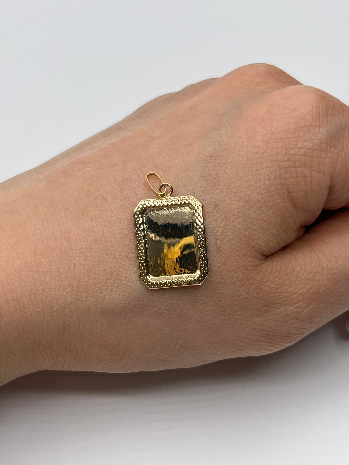 Dije Placa Oro amarillo 18k 0,76 Gr / 14,3 mm / 1,8 Cm