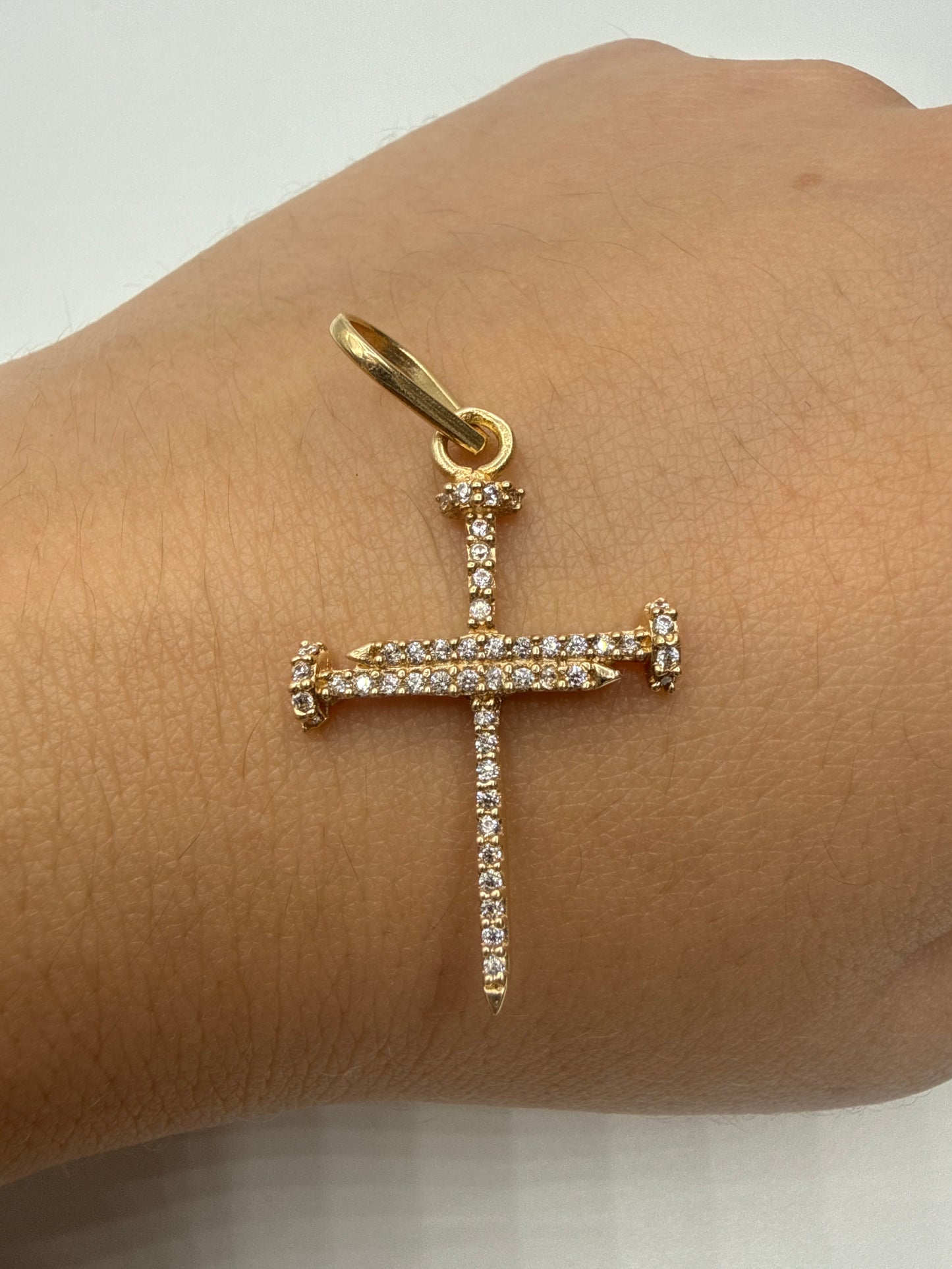 Dije Cruz Clavo Circon Blanco Oro amarillo 18k 1,59 Gr / 18,30 mm / 2,85 Cm