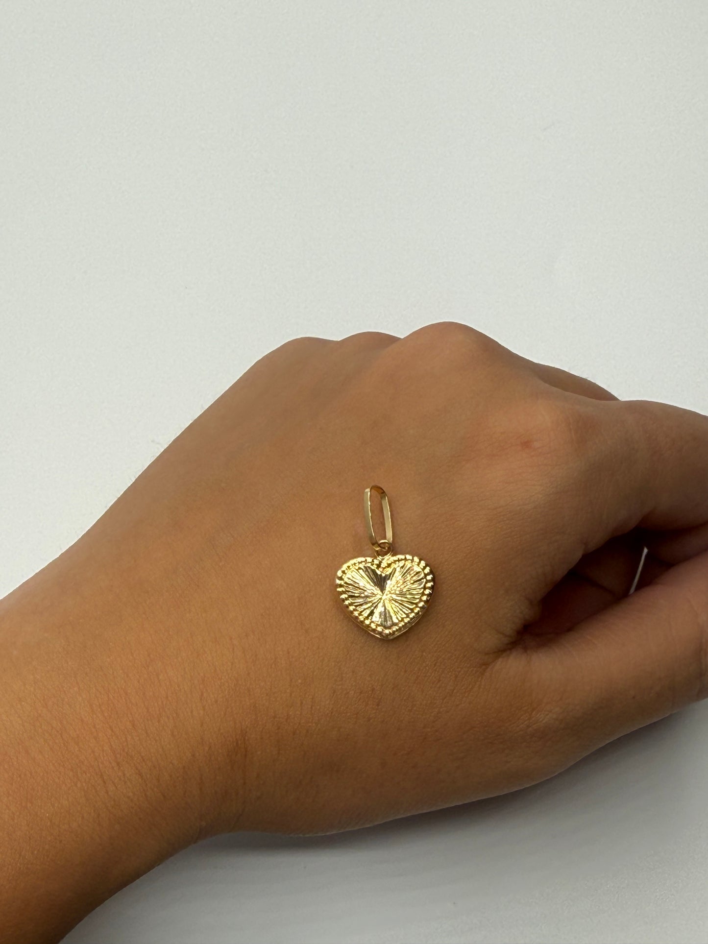 Dije Corazon Oro amarillo 18k 0,78 Gr / 15 mm / 1,5 Cm