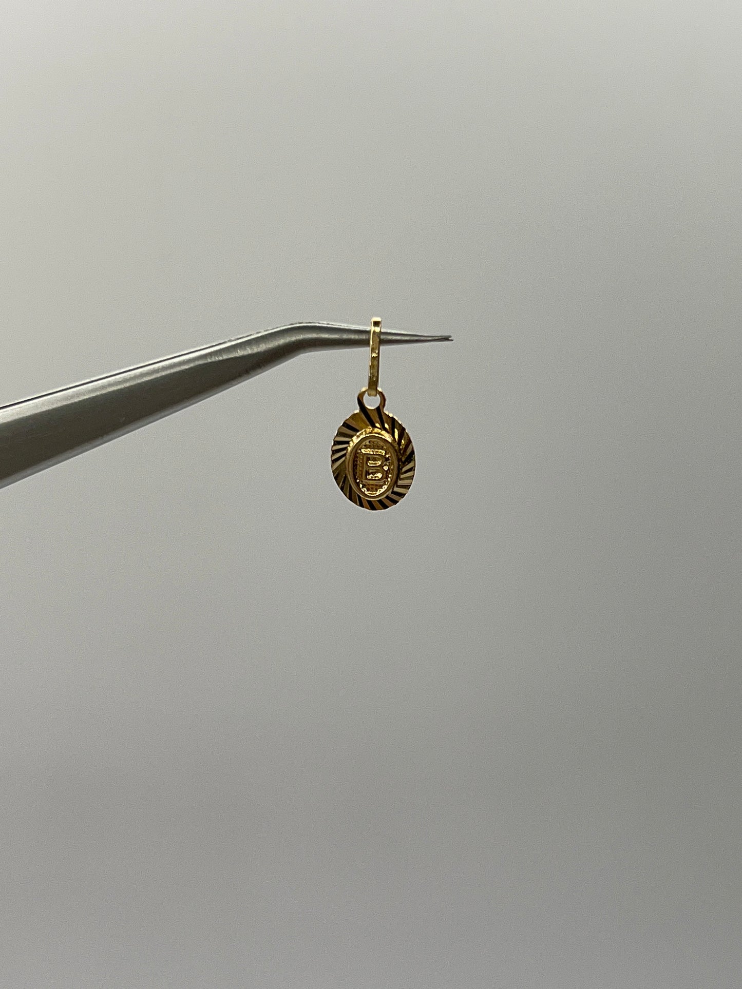 Dije Letra B Oro amarillo 18k 0,55 Gr / 10 mm / 1 Cm