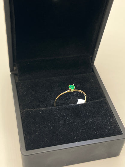 Anillo solitario esmeralda Oro amarillo 18k / 0.80 GR / talla 6 1/2 (JOYA)