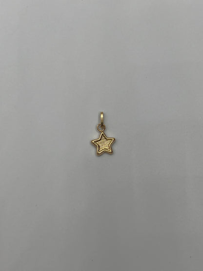 Dije estrella Oro amarillo 18k 0,28 Gr / 7 mm / 0,9 Cm