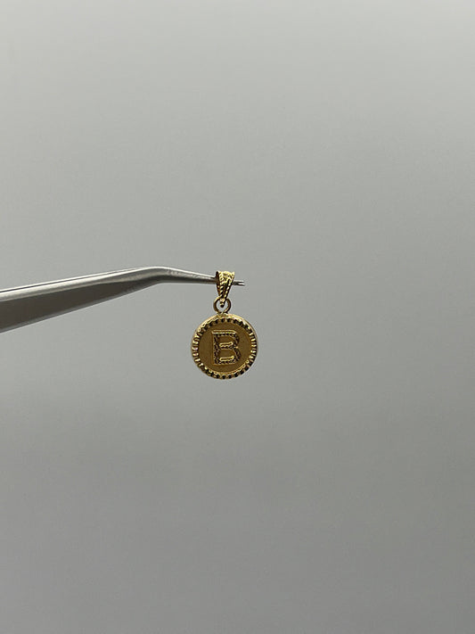 Dije Letra B Oro amarillo 18k 0,55 Gr / 10 mm / 1 Cm