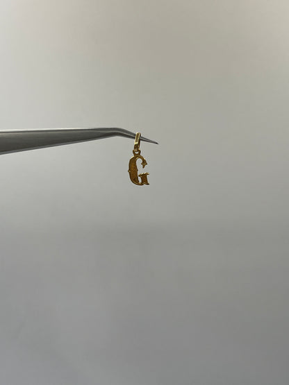Dije Letra G Oro amarillo 18k 0,45 Gr / 6,85 mm / 1,2 Cm