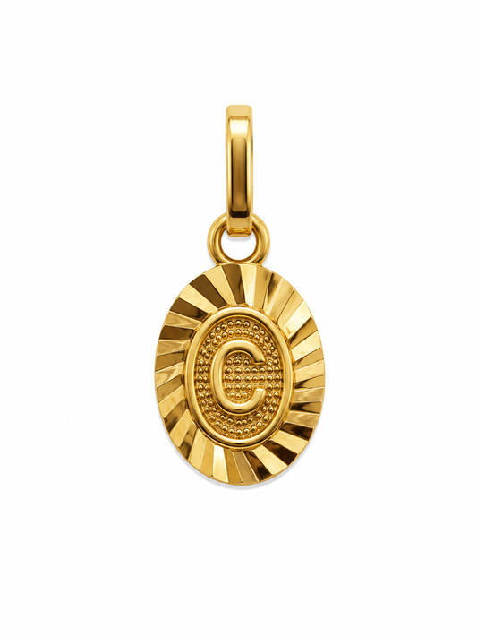 Dije Letra C Oro amarillo 18k 0,45 Gr / 7,5 mm / 0,9 Cm