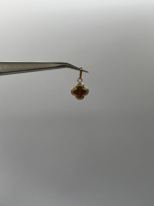 Dije Trebol Oro amarillo 18k 0,47 Gr / 10 mm / 1 Cm