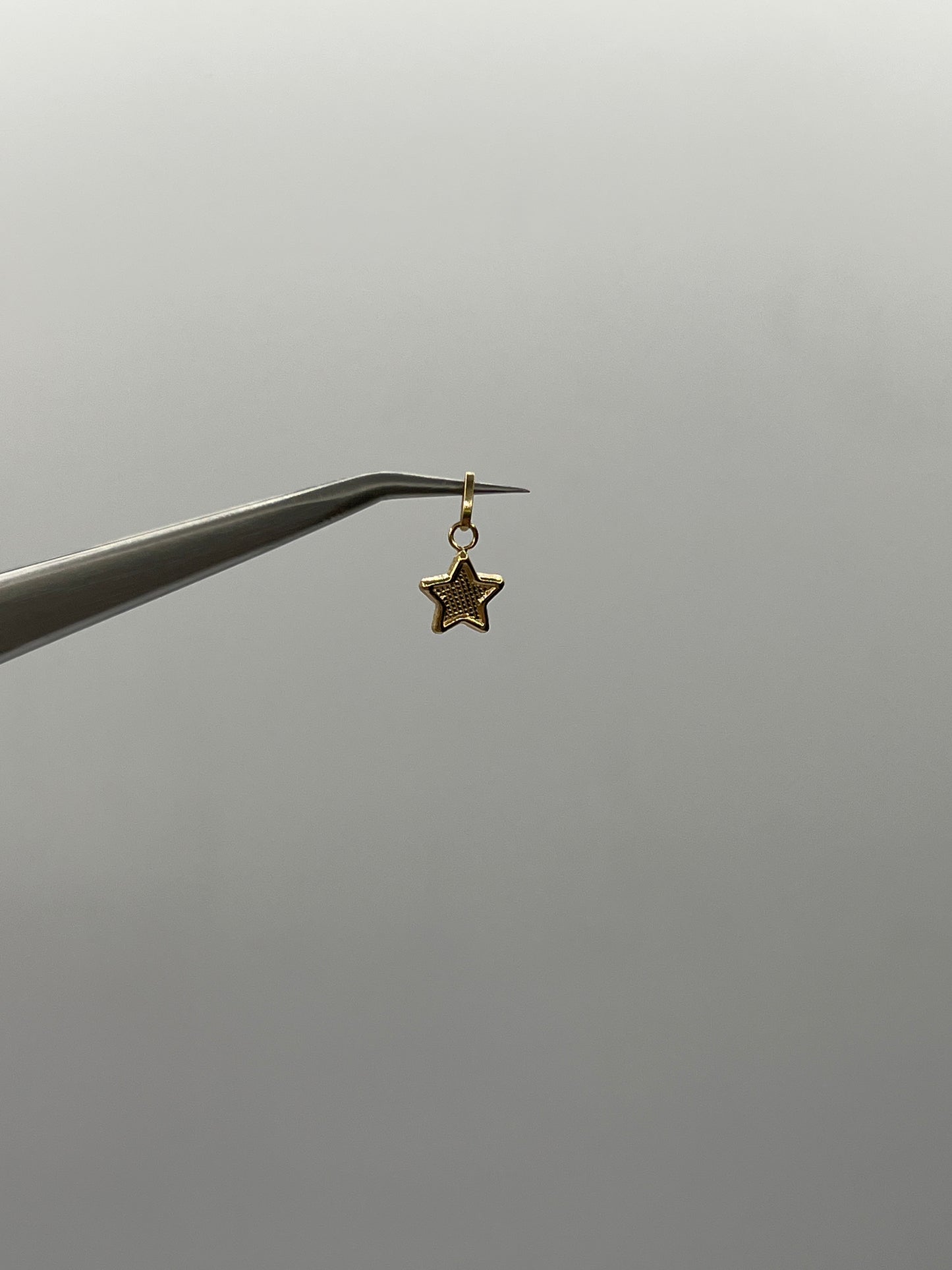 Dije estrella Oro amarillo 18k 0,28 Gr / 7 mm / 0,9 Cm