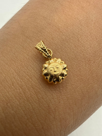Dije Sol Oro amarillo 18k 0,29 Gr / 7 mm / 0,9 Cm