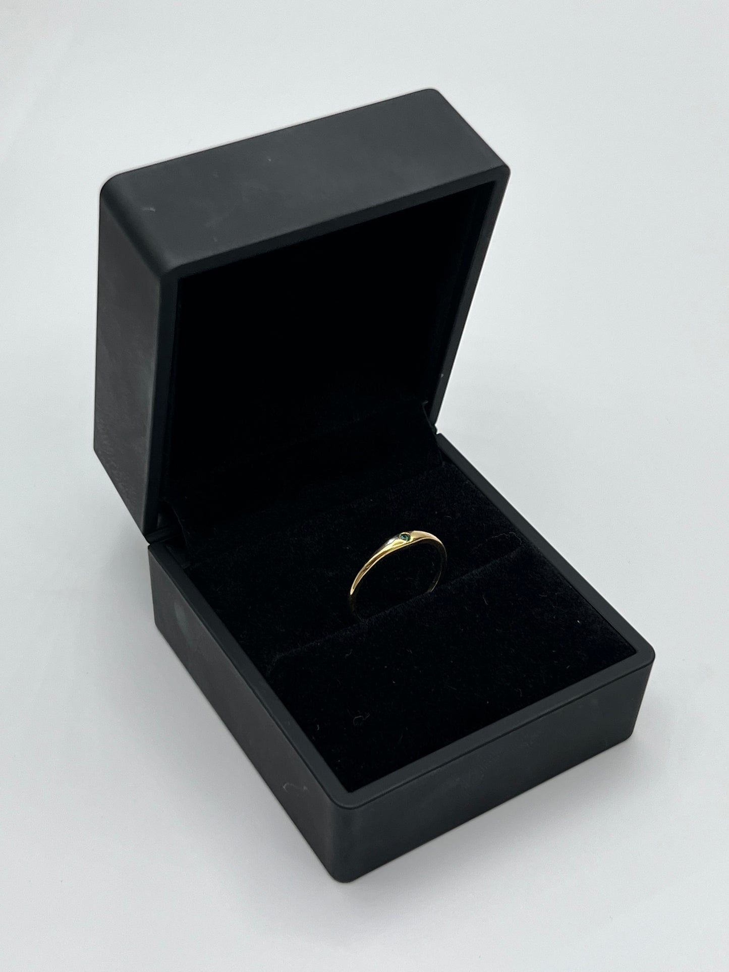 Anillo circon verde Oro amarillo 18k / Talla 5 3/4 / 1,13 Gr / 2,62 mm