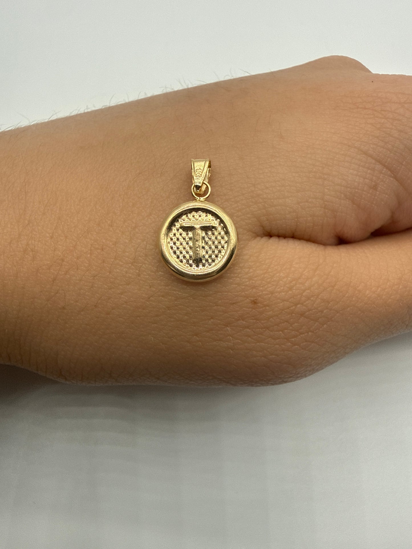 Dije Letra T Oro amarillo 18k 0,51 Gr / 10 mm / 1 Cm