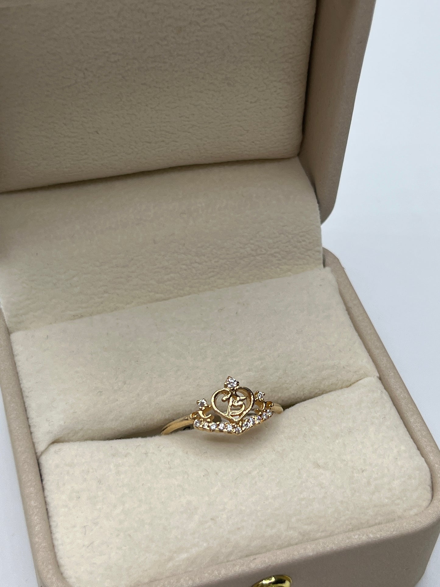 Anillo 15s Circon Blanco Oro amarillo 18k / Talla 6 1/2 / 1,32 Gr / 8,55 mm