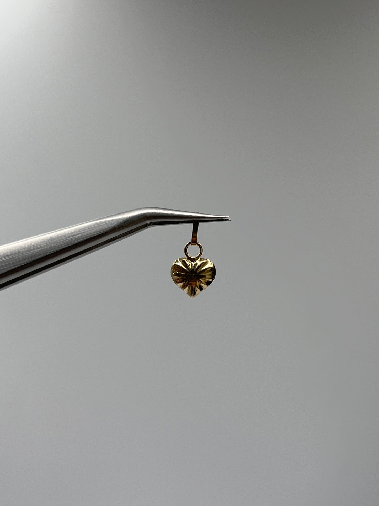 Dije Corazon Diamantado Oro amarillo 18k 0,25 Gr / 7,3 mm / 0,6 Cm