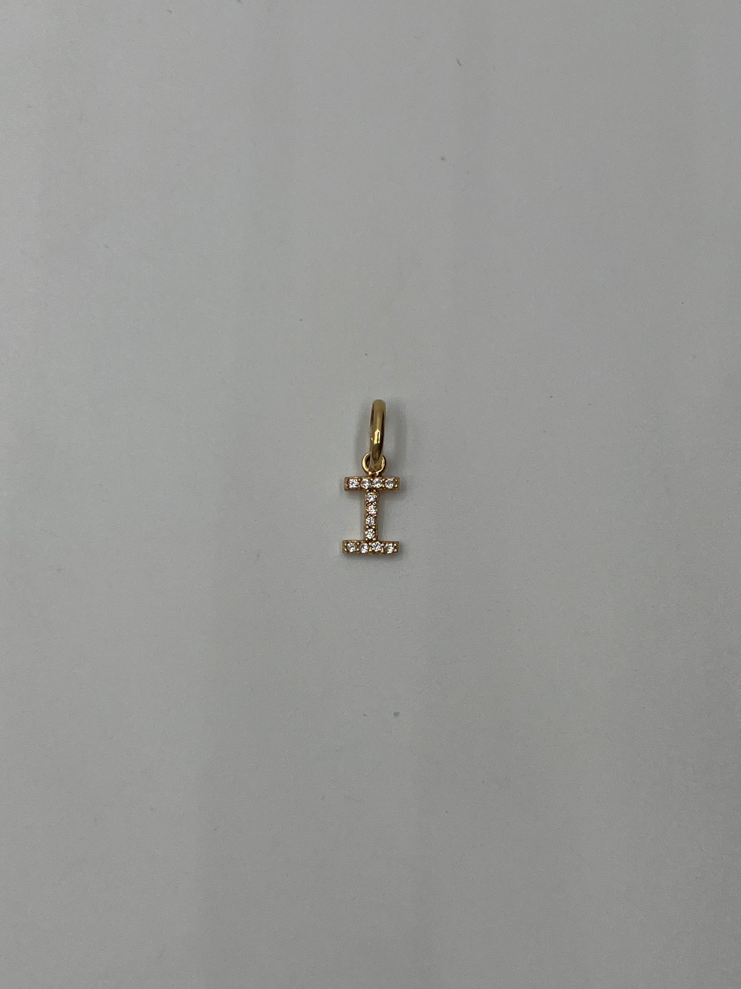 Dije Letra I Oro amarillo 18k 0,46 Gr / 5,39 mm / 1 Cm