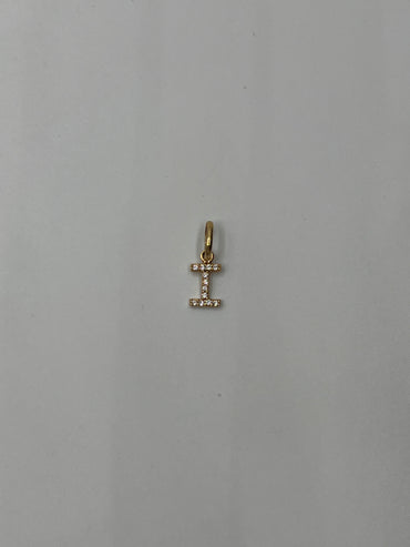Dije Letra I Oro amarillo 18k 0,46 Gr / 5,39 mm / 1 Cm