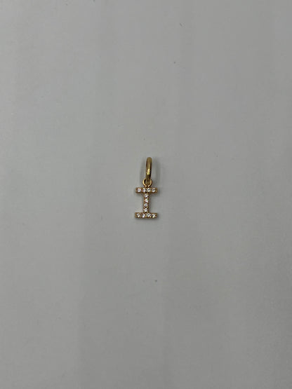 Dije Letra I Oro amarillo 18k 0,46 Gr / 5,39 mm / 1 Cm