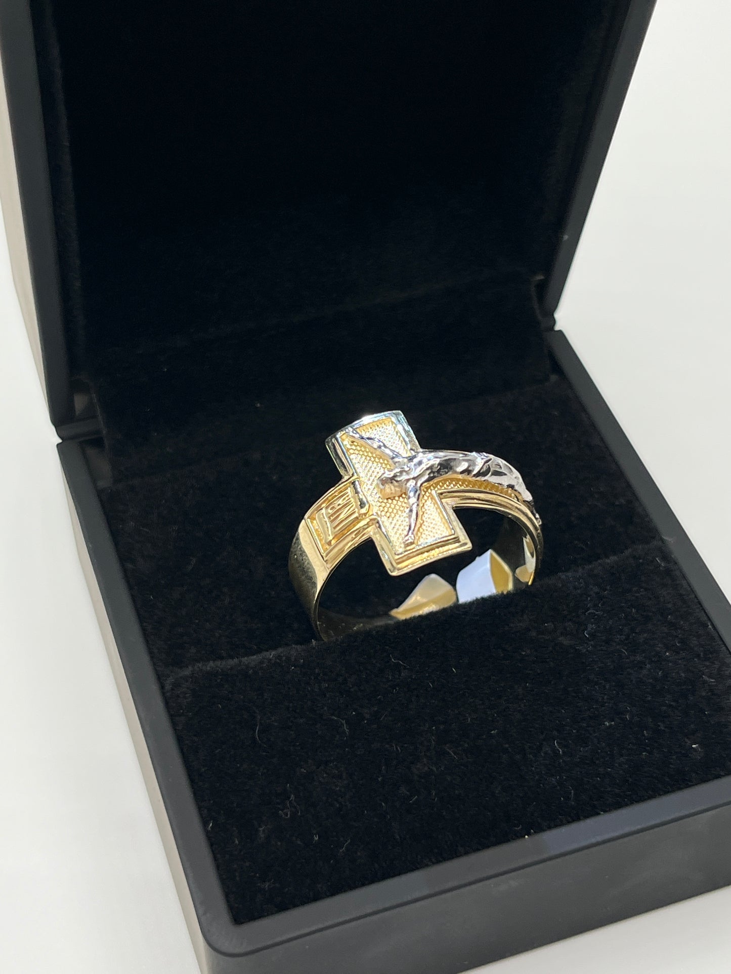 Anillo cristo Oro amarillo 18k / Talla 12 / 7,58 Gr / 19,10 mm