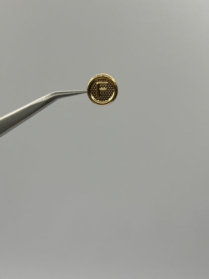 Herraje Letra F Oro amarillo 18k 0,38 Gr / 1 Cm
