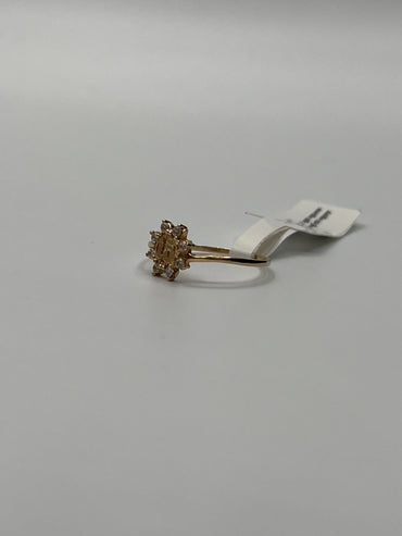 Anillo 15s flor circon blanco Oro amarillo 18k / Talla 6 / 1,33 Gr / 8,30 mm