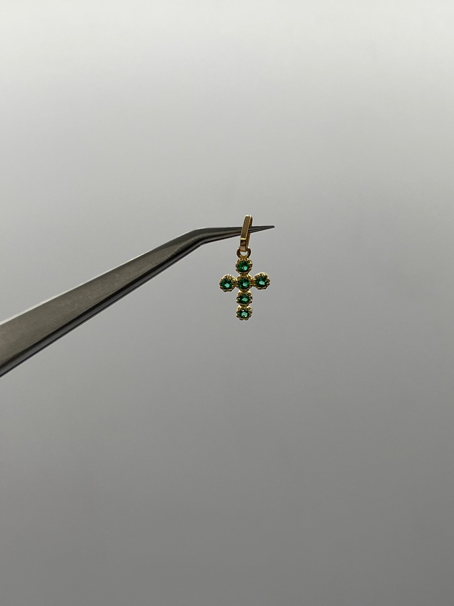 Dije cruz circon verde Oro amarillo 18k 0,65 Gr / 8,67 mm / 1,5 Cm