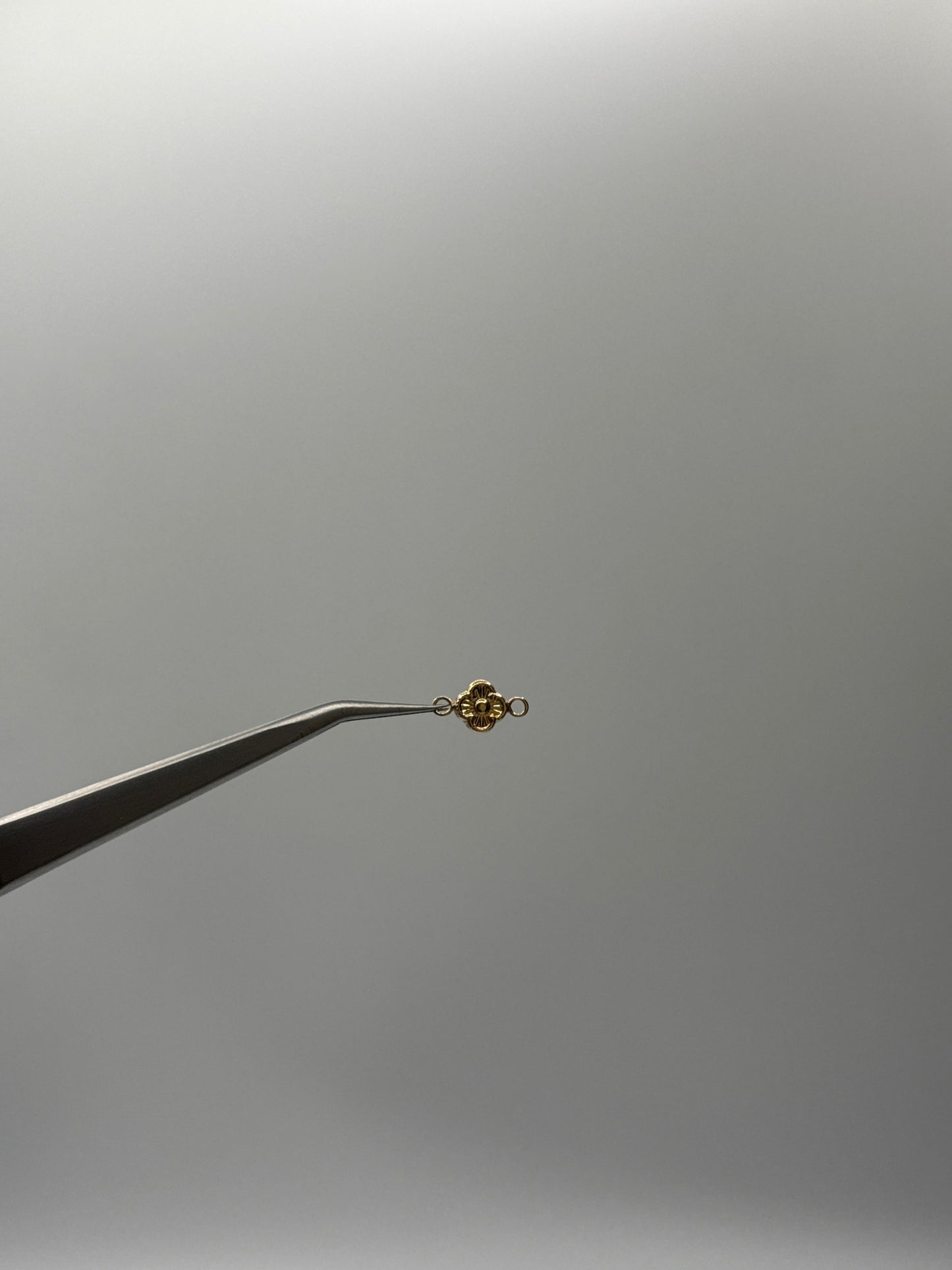 Herraje Flor Oro amarillo 18k 0,19 Gr / 0,6 Cm