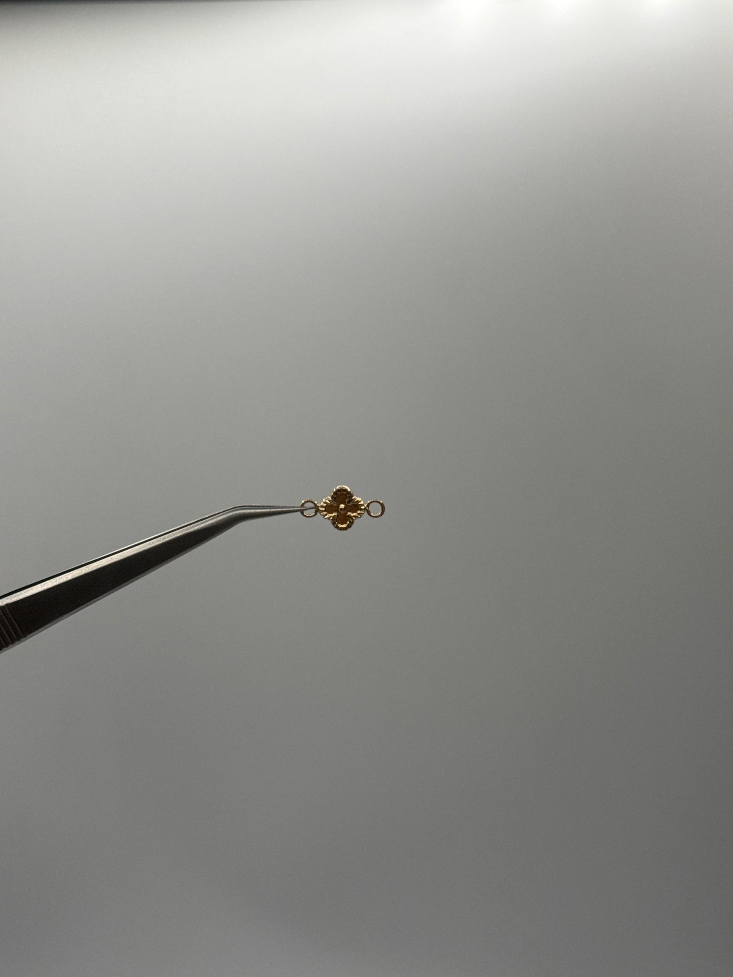Herraje Flor Oro amarillo 18k 0,37 Gr / 0,8 Cm