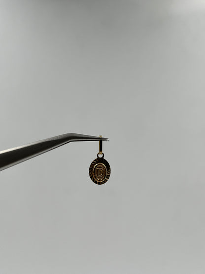 Dije letra D Oro amarillo 18k 0,44 Gr / 7 mm / 1,1 Cm