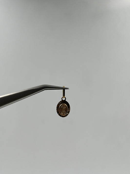 Dije letra D Oro amarillo 18k 0,44 Gr / 7 mm / 1,1 Cm