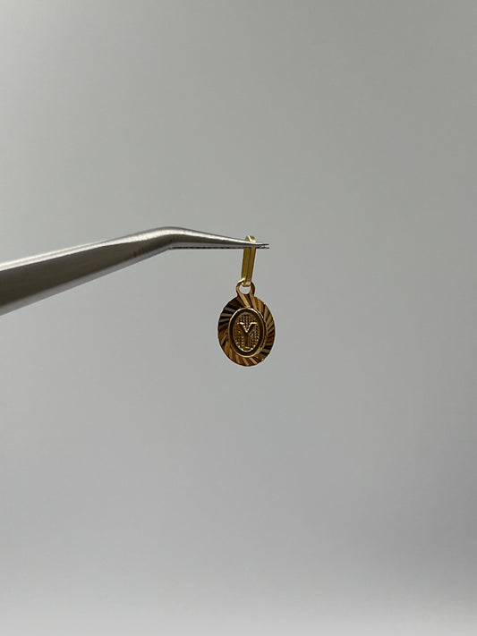 Dije Letra Y Oro amarillo 18k 0,45 Gr / 7,5 mm / 0,9 Cm