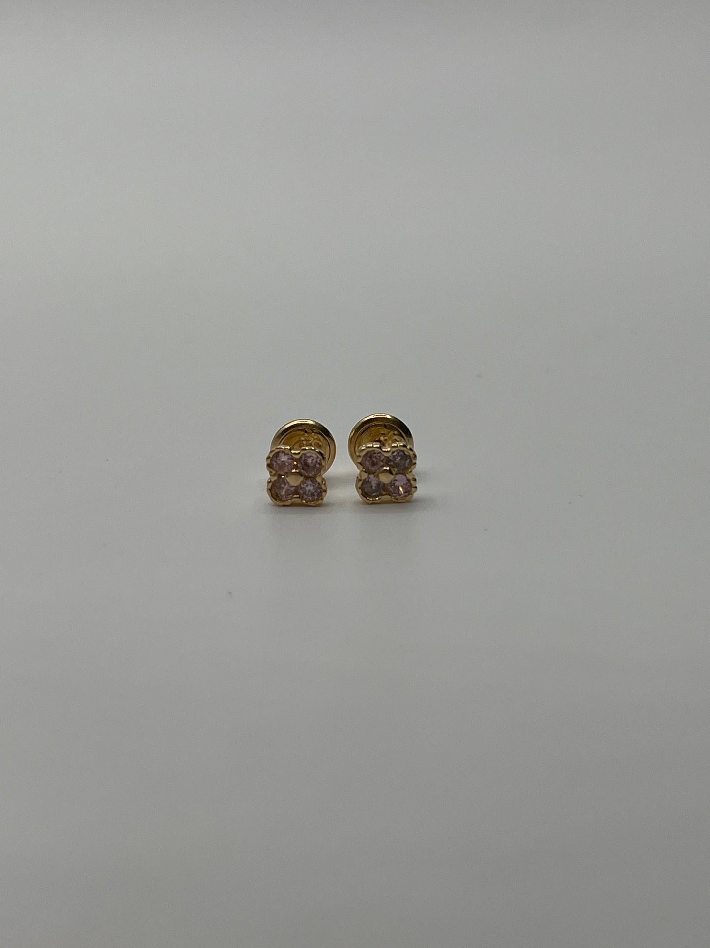 Topos Trebol Circon Lila Oro amarillo 18k 1,07 Gr / 5 mm