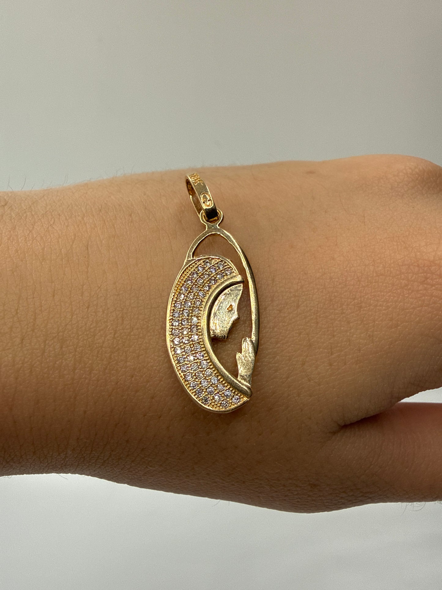 Dije Virgen Maria  Oro amarillo 18k 2,81 Gr / 12,30 mm / 2,8 Cm