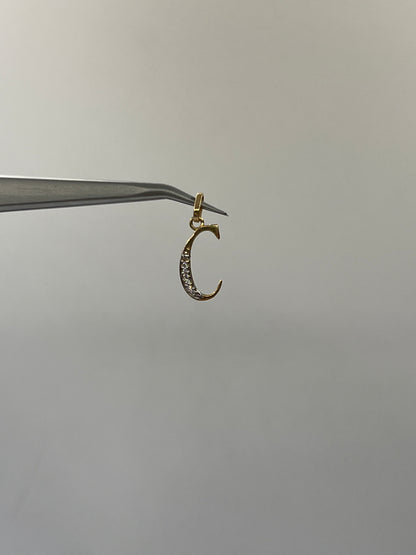 Dije Letra C Oro amarillo 18k 0,61 Gr / 8,25 mm / 1,6 Cm