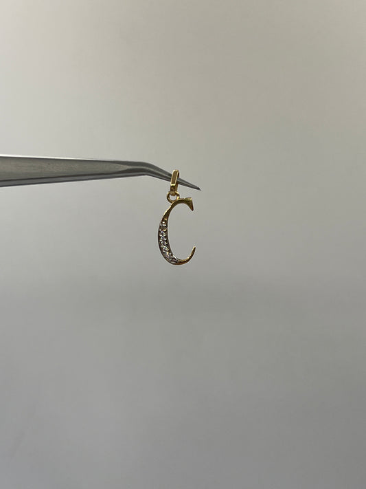 Dije Letra C Oro amarillo 18k 0,61 Gr / 8,25 mm / 1,6 Cm